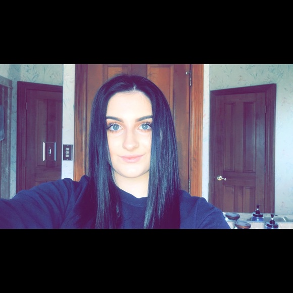 Meet your Posher, Kelcie - Picture 1 of 1